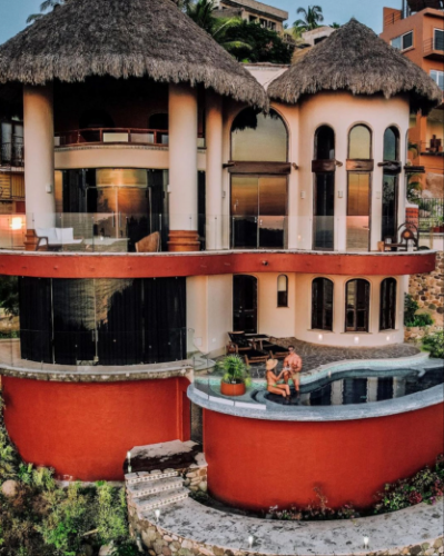 Sayulita’s premier luxury surf villa. Ocean views, private pool, open-air living, and concierge service. Ideal for families, weddings, wellness retreats, and remote work travelers.